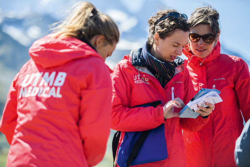 Une équipe médicale sur l'UTMB 