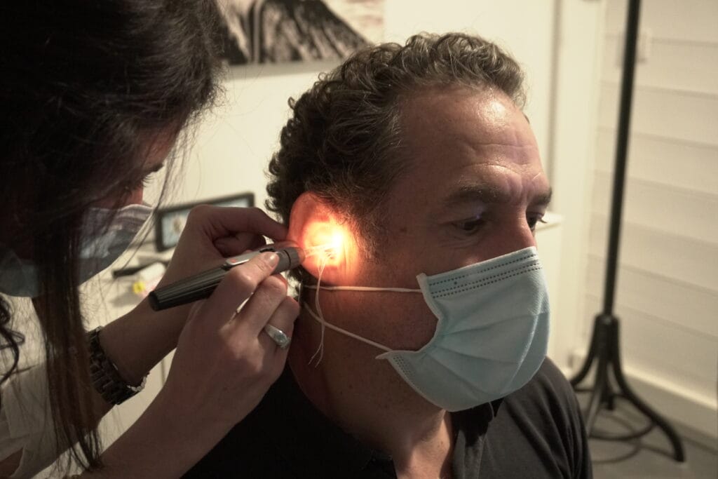 Dany Mingas, la renaissance grâce à la prothèse auditive