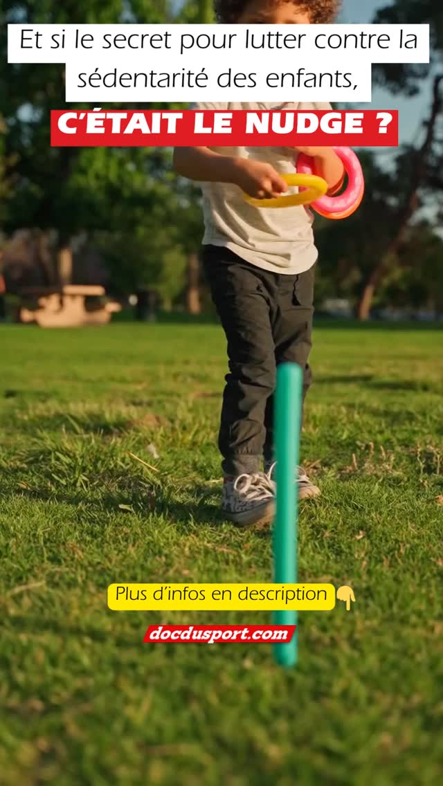 👶 Comment aider les enfants à bouger… sans les forcer ?

Face aux écrans, beaucoup de parents se retrouvent dans un rapport de force :

👉 « Éteins la tablette »
👉 « Va jouer dehors »
👉 « Bouge un peu »

Et si la solution était ailleurs ?

Les sciences comportementales parlent de nudge :
un petit coup de pouce qui modifie l’environnement pour rendre le bon choix plus facile.

Par exemple :

⚽ laisser un ballon visible dans la maison
🚴 organiser une aventure familiale à vélo
🎯 créer un défi de pas entre frères et sœurs

Le principe : donner envie de bouger plutôt que l’imposer.

👉 Découvrez comment utiliser ces nudges à la maison pour lutter contre la sédentarité des enfants.

Lire l’article sur www.docdusport.com (lien dans la bio).

💬 Question aux parents :
Qu’est-ce qui motive vraiment vos enfants à bouger ?