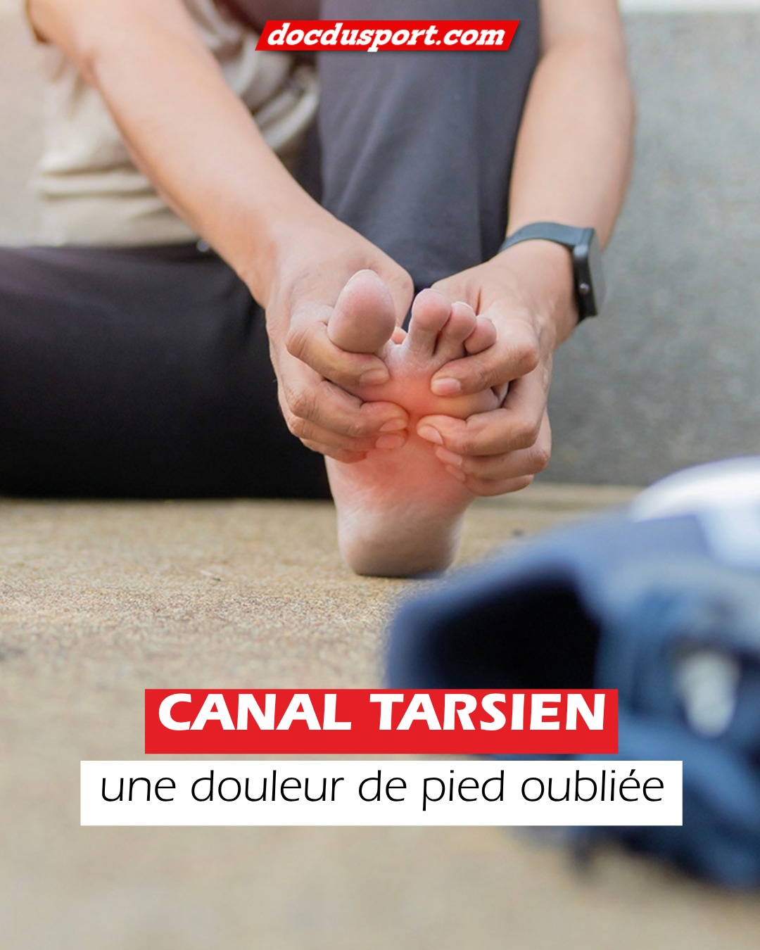 🦶 Vous avez mal sous la voûte plantaire quand vous courez ou marchez… mais les examens ne montrent rien ?

Et si le problème venait d’un nerf ?

Brûlures, fourmis, paresthésies, douleur sous le pied qui augmente avec la marche ou la course… Le canal tarsien peut provoquer des symptômes particulièrement gênants chez les coureurs et les randonneurs.

Le problème ? Cette douleur peut être confondue avec d’autres pathologies du pied et certains examens peuvent même rester négatifs.

Dans cet article, le Dr Stéphane Cascua explique :
👉 pourquoi le nerf tibial postérieur peut être comprimé ou étiré ;
👉 le lien possible avec pieds plats et pronation ;
👉 comment le diagnostic est posé ;
👉 pourquoi l’EMG peut être déterminant ;
👉 quelles solutions peuvent permettre de retrouver des appuis plus confortables.

💬 Avez-vous déjà souffert d’une douleur au pied dont l’origine était difficile à identifier ?

👉 Découvrez l’article complet sur www.docdusport.com (lien dans la bio).

📌 À partager avec un coureur ou un traileur qui cherche encore l’origine de sa douleur.